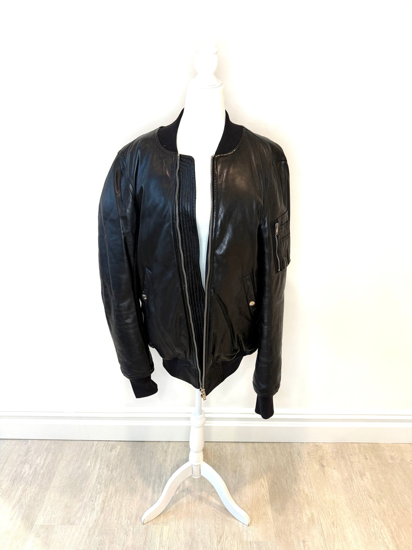 Rick Owens Men's Puffed Leather Jacket, premium leather, oversized fit, avant-garde design, good condition.